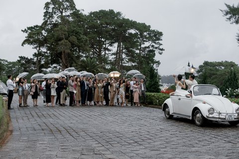 Getting married in the rain? Here're some tips to make the most of it — photo 27