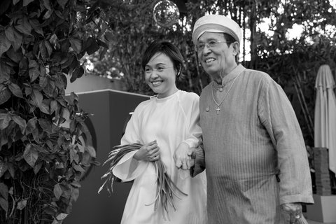 Đám cưới Thảo & Paul tại The Deck Saigon ở TP.HCM — ảnh 8