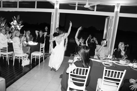 Đám cưới Thảo & Paul tại The Deck Saigon ở TP.HCM — ảnh 27