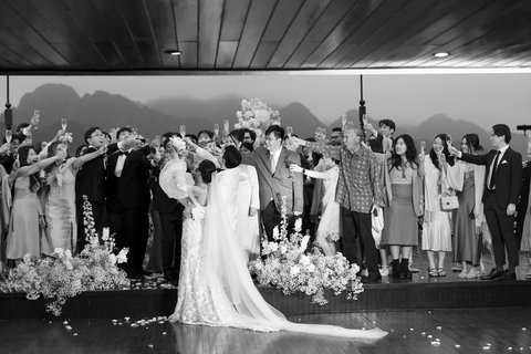 Uyên & Quân wedding at La Regina Cruise Ha Long in Quảng Ninh — photo 19