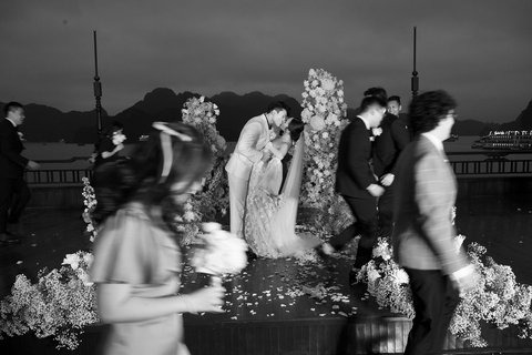 Uyên & Quân wedding at La Regina Cruise Ha Long in Quảng Ninh — photo 22
