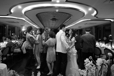 Uyên & Quân wedding at La Regina Cruise Ha Long in Quảng Ninh — photo 47