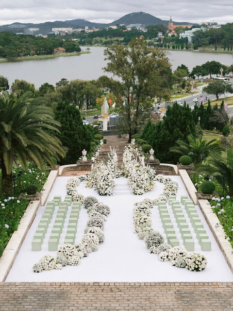 Hân & Kiệt wedding at Dalat Palace Heritage Hotel in Đà Lạt — photo 12