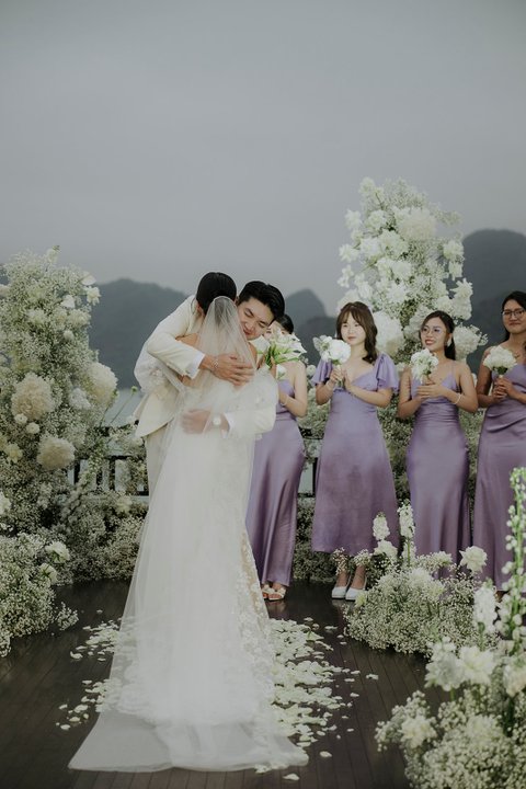 Uyên & Quân wedding at La Regina Cruise Ha Long in Quảng Ninh — photo 11