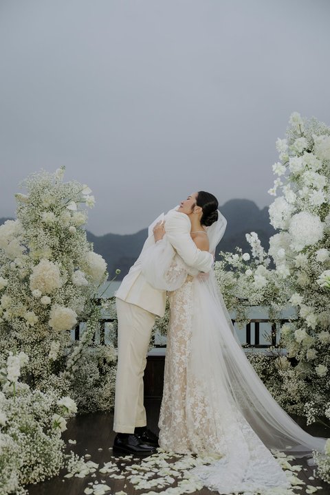 Uyên & Quân wedding at La Regina Cruise Ha Long in Quảng Ninh — photo 15