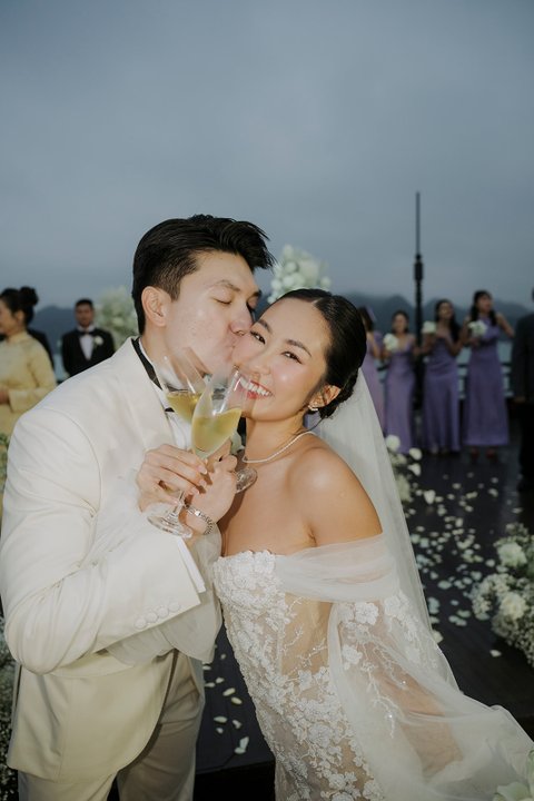 Uyên & Quân wedding at La Regina Cruise Ha Long in Quảng Ninh — photo 20