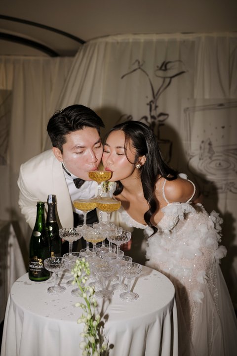 Uyên & Quân wedding at La Regina Cruise Ha Long in Quảng Ninh — photo 40