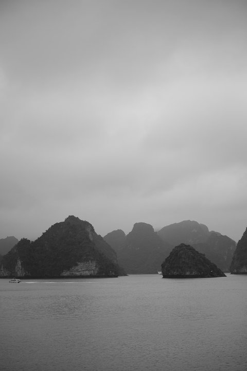 Uyên & Quân wedding at La Regina Cruise Ha Long in Quảng Ninh — photo 6