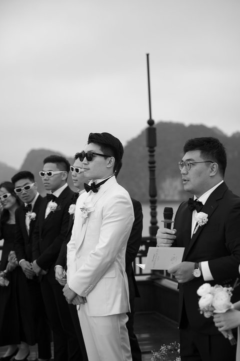Uyên & Quân wedding at La Regina Cruise Ha Long in Quảng Ninh — photo 7