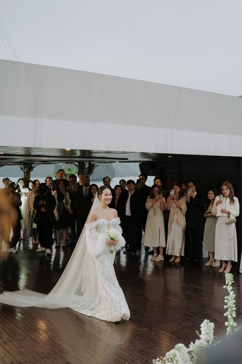 Uyên & Quân wedding at La Regina Cruise Ha Long in Quảng Ninh — photo 10