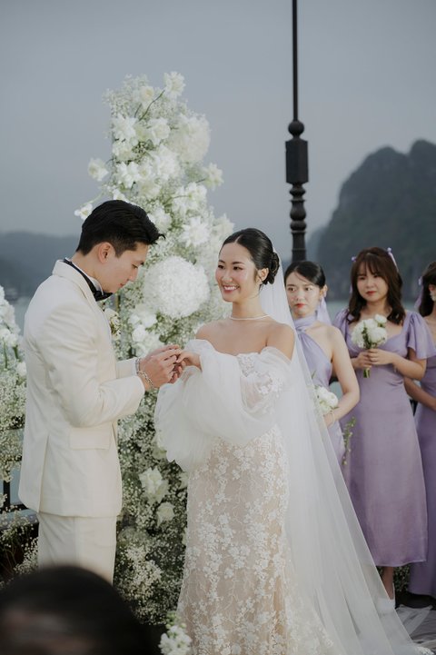 Uyên & Quân wedding at La Regina Cruise Ha Long in Quảng Ninh — photo 16
