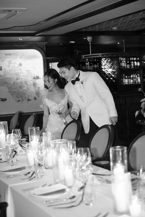 Uyên & Quân wedding at La Regina Cruise Ha Long in Quảng Ninh — photo 31
