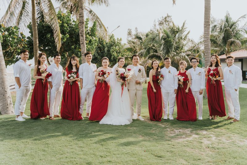 Gam màu trong trang phục phù dâu phù rể