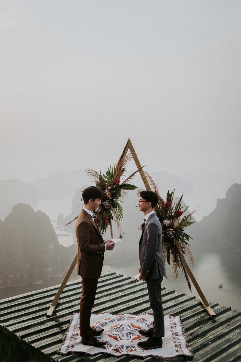 PHONG & HOÀNG