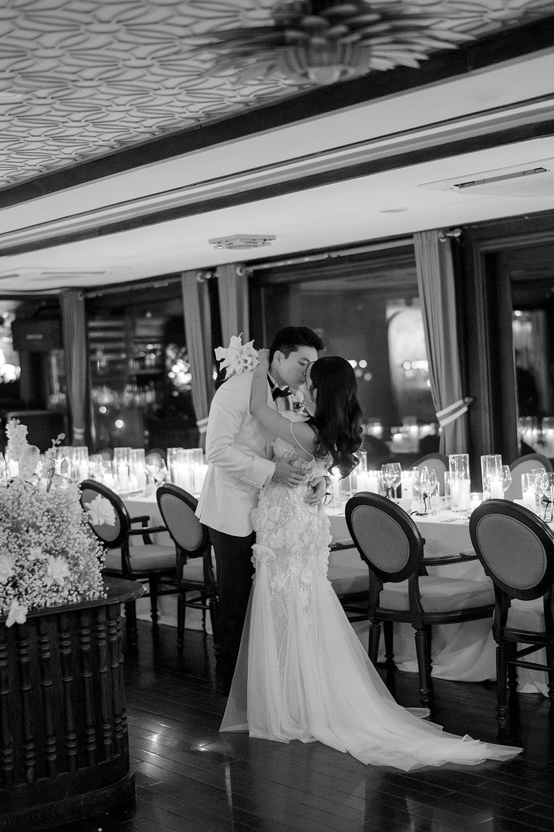 Uyên & Quân wedding at La Regina Cruise Ha Long in Quảng Ninh — photo 1